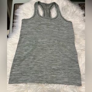 Lululemon tank size 4 green good condition.